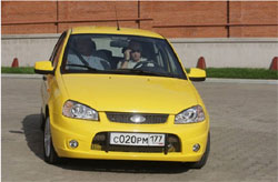 Машина Путіна не витримала нового російського автобану Машина Путіна не витримала нового російського автобану