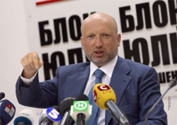 Турчинов вимагає, щоб Президент Янукович відповів за те, що обдурив виборців Турчинов вимагає, щоб Президент Янукович відповів за те, що обдурив виборців