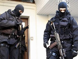 Справа Гонгадзе-2. Міліція незаконно обшукує адвоката журналіста Климентьєва Справа Гонгадзе-2. Міліція незаконно обшукує адвоката журналіста Климентьєва