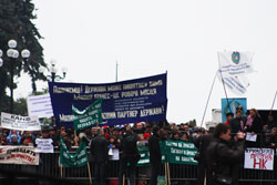 Підприємці розпочали безстрокову акцію протесту перед парламентом