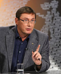 Луценко вважає, що правоохоронці шиють справи найближчому оточенню Тимошенко Луценко вважає, що правоохоронці шиють справи найближчому оточенню Тимошенко