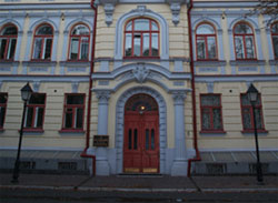 Азаров хоче викинути Верховний Суд України на вулицю? Азаров хоче викинути Верховний Суд України на вулицю?