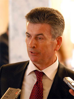 Судді Верховного Суду відмовилися виконувати розпорядження Азарова Судді Верховного Суду відмовилися виконувати розпорядження Азарова