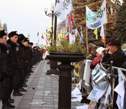 Активістів протестного руху Львівщини тероризують правоохоронці Активістів протестного руху Львівщини тероризують правоохоронці