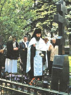 Московські попи захоплюють столичні цвинтарі Московські попи захоплюють столичні цвинтарі