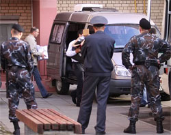 За традицією споконвічної дружби. Московські чекісти знайшли антиросійську літературу в українській бібліотеці За традицією споконвічної дружби. Московські чекісти знайшли антиросійську літературу в українській бібліотеці