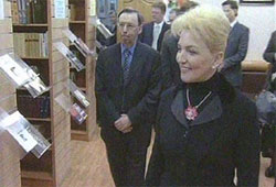 Секретар РНБО України Раїса Богатирьова під час відвідин бібліотеки української літератури у Москві