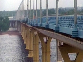 “Танцюючий” міст через Волгу відкрили для руху легкових автомобілів “Танцюючий” міст через Волгу відкрили для руху легкових автомобілів
