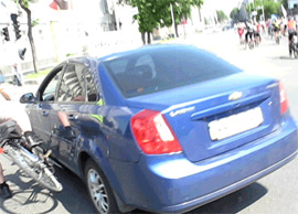 Таксист протаранив колону велосипедистів Таксист протаранив колону велосипедистів