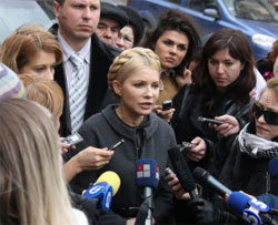 Тимошенко назвала стилем роботи уряду Азарова - неприховане шахрайство Тимошенко назвала стилем роботи уряду Азарова - неприховане шахрайство