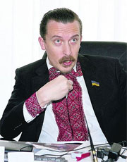 Спецпідрозділ СБУ бере штурмом центральний офіс БЮТ Спецпідрозділ СБУ бере штурмом центральний офіс БЮТ