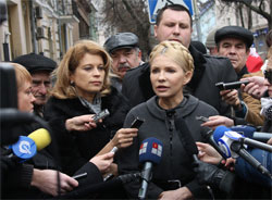 СБУ проводить обшук у центральному офісі “Батьківщини” СБУ проводить обшук у центральному офісі “Батьківщини”