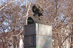 Влада Януковича свято береже пам’ятники катам народу Влада Януковича свято береже пам’ятники катам народу