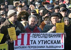 Акція перед парламентом розпочалася мирно Акція перед парламентом розпочалася мирно