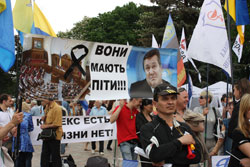 Підприємці вручили Азарову ультиматум Підприємці вручили Азарову ультиматум