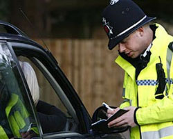 Столітня британка 83 роки керувала автомобілем без прав