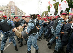 Біля Печерського суду не обійшлося без бійки Біля Печерського суду не обійшлося без бійки