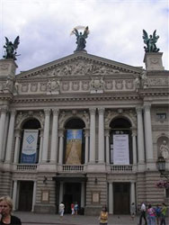 Львівські актори розпочинають театральний сезон з протесту Львівські актори розпочинають театральний сезон з протесту