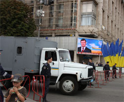 Студентів закликають розпочати навчальний рік стоячи Студентів закликають розпочати навчальний рік стоячи