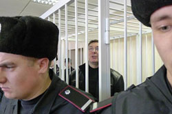 Заукраїнці вимагають звільнення з-під варти Луценка та його лікування Заукраїнці вимагають звільнення з-під варти Луценка та його лікування