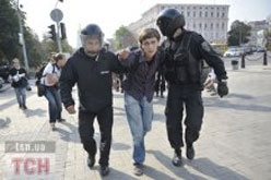 Нардепи визволили студентів з міліцейского полону Нардепи визволили студентів з міліцейского полону