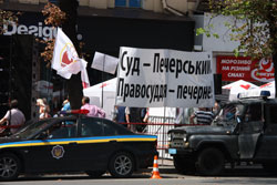 У Печерськму суді обмежили доступ журналістів на суд над Тимошенко У Печерськму суді обмежили доступ журналістів на суд над Тимошенко