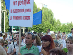 Азаровщина вже виводить на мітинги навіть залізничників Азаровщина вже виводить на мітинги навіть залізничників