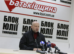 Тимошенко, як і Луценка, повільно вбивають сучасні енкаведісти Тимошенко, як і Луценка, повільно вбивають сучасні енкаведісти