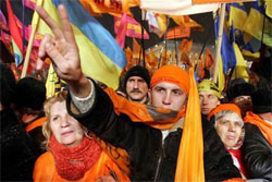 Одного з ініціаторів святкування Дня Свободи затримали. Калашніков типу всенародно гуляє Одного з ініціаторів святкування Дня Свободи затримали. Калашніков типу всенародно гуляє