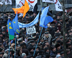 Влада, яка не визнає рішення судів, не має права вимагати цього від громадян Влада, яка не визнає рішення судів, не має права вимагати цього від громадян