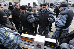 На підставі невідомого закону міліція забороняє біотуалети і обігрівачі у столичному парку На підставі невідомого закону міліція забороняє біотуалети і обігрівачі у столичному парку