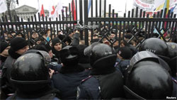 Суд у справі Тимошенко оголосив перерву Суд у справі Тимошенко оголосив перерву