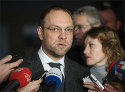 Захист Тимошенко не бачить сенсу брати участь у судових засіданнях Захист Тимошенко не бачить сенсу брати участь у судових засіданнях