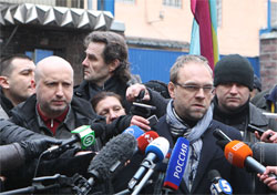 Адвокат Тимошенко вважає, що команду на її етапування дав Янукович Адвокат Тимошенко вважає, що команду на її етапування дав Янукович