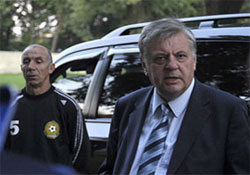 Міліція підозрює, що тернопільський губернатор водить її за носа? Міліція підозрює, що тернопільський губернатор водить її за носа?