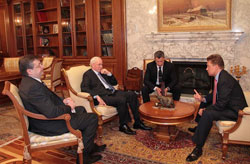 Азаров вважає, що газові переговори треба завершувати Азаров вважає, що газові переговори треба завершувати