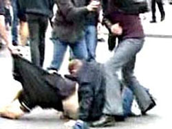 У Броварах опозиційному депутатові “пояснили”, що таке влада ПР У Броварах опозиційному депутатові “пояснили”, що таке влада ПР