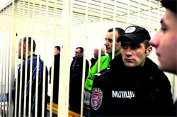 Суд над бандою “перевертнів” виніс вирок. Питання залишилися Суд над бандою “перевертнів” виніс вирок. Питання залишилися