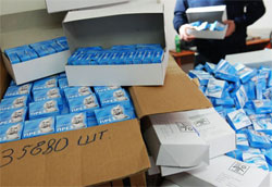 Міліція обшукує громадян на Майдані: шукають “несанкціоновані” презервативи Міліція обшукує громадян на Майдані: шукають “несанкціоновані” презервативи