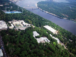 Біля президентського вертолітного майданчику планують забудову Біля президентського вертолітного майданчику планують забудову