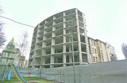 Новобудова гибоко віруючого Ющенка спотворить комплекс Покровського монастиря Новобудова гибоко віруючого Ющенка спотворить комплекс Покровського монастиря