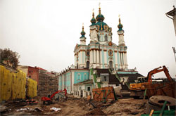 Показуха. Чутки про руйнування Андріївського узвозу дійшли до вух Міністра Показуха. Чутки про руйнування Андріївського узвозу дійшли до вух Міністра