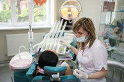 Створено матеріал, що одночасно вбиває бактерії і відновлює зуби Створено матеріал, що одночасно вбиває бактерії і відновлює зуби