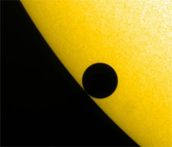 У ніч на середу вчені побачать транзит Венери за диском Сонця У ніч на середу вчені побачать транзит Венери за диском Сонця