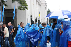 За що боролись? Регіонали киданули “захисників” російської мови на 30 тис. грн За що боролись? Регіонали киданули “захисників” російської мови на 30 тис. грн