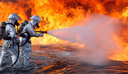 У Макіївці горить хімічне підприємство У Макіївці горить хімічне підприємство