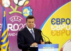 ЄВРО-2012 лише ненадовго приховало розкол між українським народом та корумпованою владою ЄВРО-2012 лише ненадовго приховало розкол між українським народом та корумпованою владою