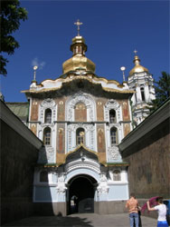 Хроніки “покращення”. Науковців Києво-Печерського заповідника «перепрофільовують» у двірників Хроніки “покращення”. Науковців Києво-Печерського заповідника «перепрофільовують» у двірників