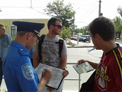 Миколаївська міліція карає за листівки проти Партії регіонів Миколаївська міліція карає за листівки проти Партії регіонів