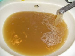 Хроніки “покращення”. Влада Дніпрпетровська організувала громадянам кольорову воду з кранів Хроніки “покращення”. Влада Дніпрпетровська організувала громадянам кольорову воду з кранів